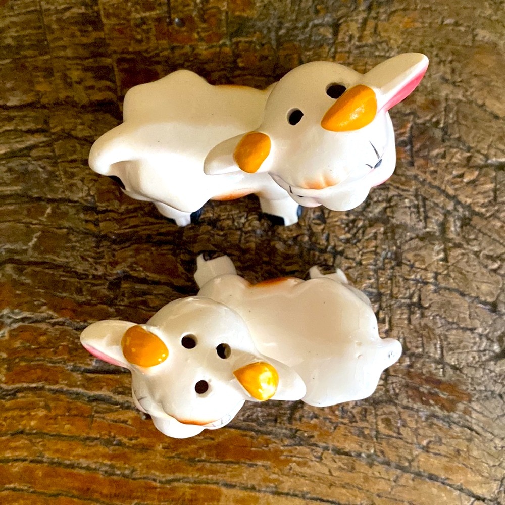 🐂Vintage🐂Cow Creamer & Salt & Pepper Shaker Set - Picture 9 of 11